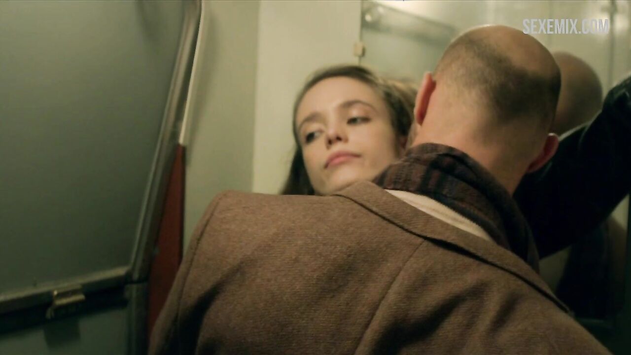 Stacy Martin sex in train toilet, scene in Nymphomaniac: Vol. I