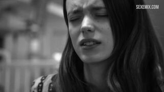 Stacy Martin a des relations sexuelles avec une cow-girl, dans Nymphomaniac : Vol. Je