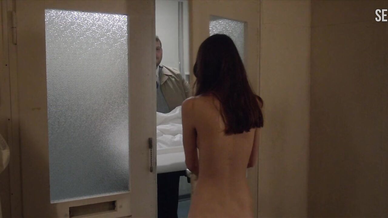 Stacy Martin gets cunnilingus, scene in Nymphomaniac: Vol. I