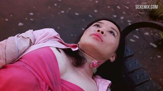 Sook-Yin Lee si masturba su una panchina, scena in Shortbus