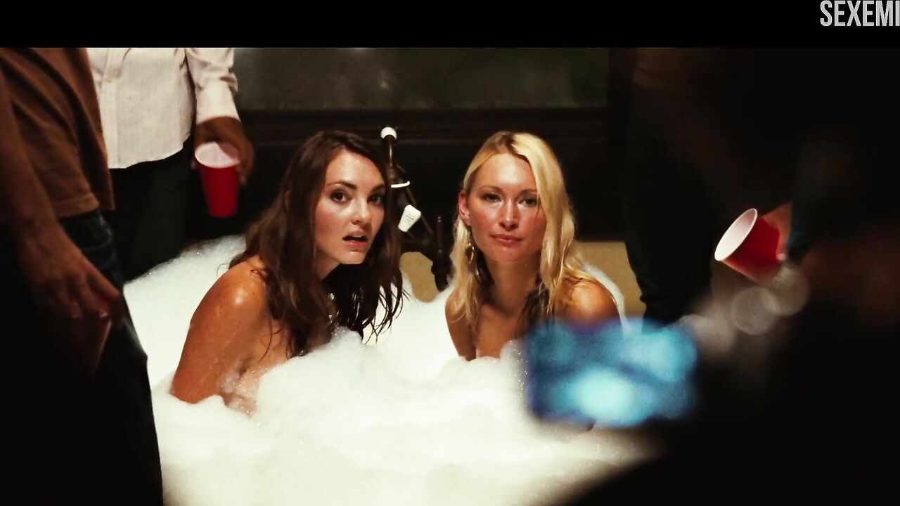 Jocelyn Binder  kissing in a bubble bath, scene in Never Back Down