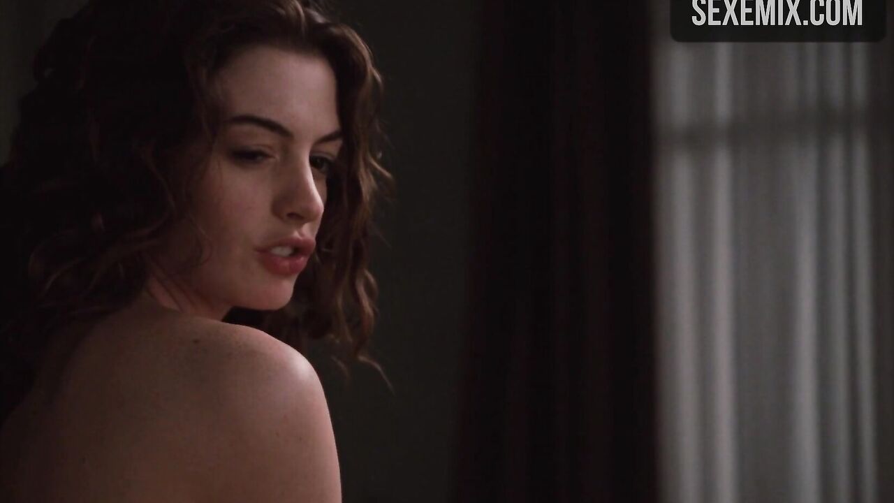 Anne Hathaway lying naked on the bed, scene in Love and Other Drugs