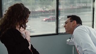 Anne Hathaway exposes her right breast, scene in Love and Other Drugs