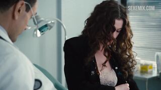 Anne Hathaway exposes her right breast, scene in Love and Other Drugs