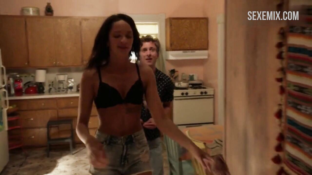 Ruby Modine strips naked scene in Shameless