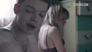 Emma Greenwell in reggiseno nero e mutandine nere, scena in Shameless