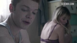 Emma Greenwell in reggiseno nero e mutandine nere, scena in Shameless