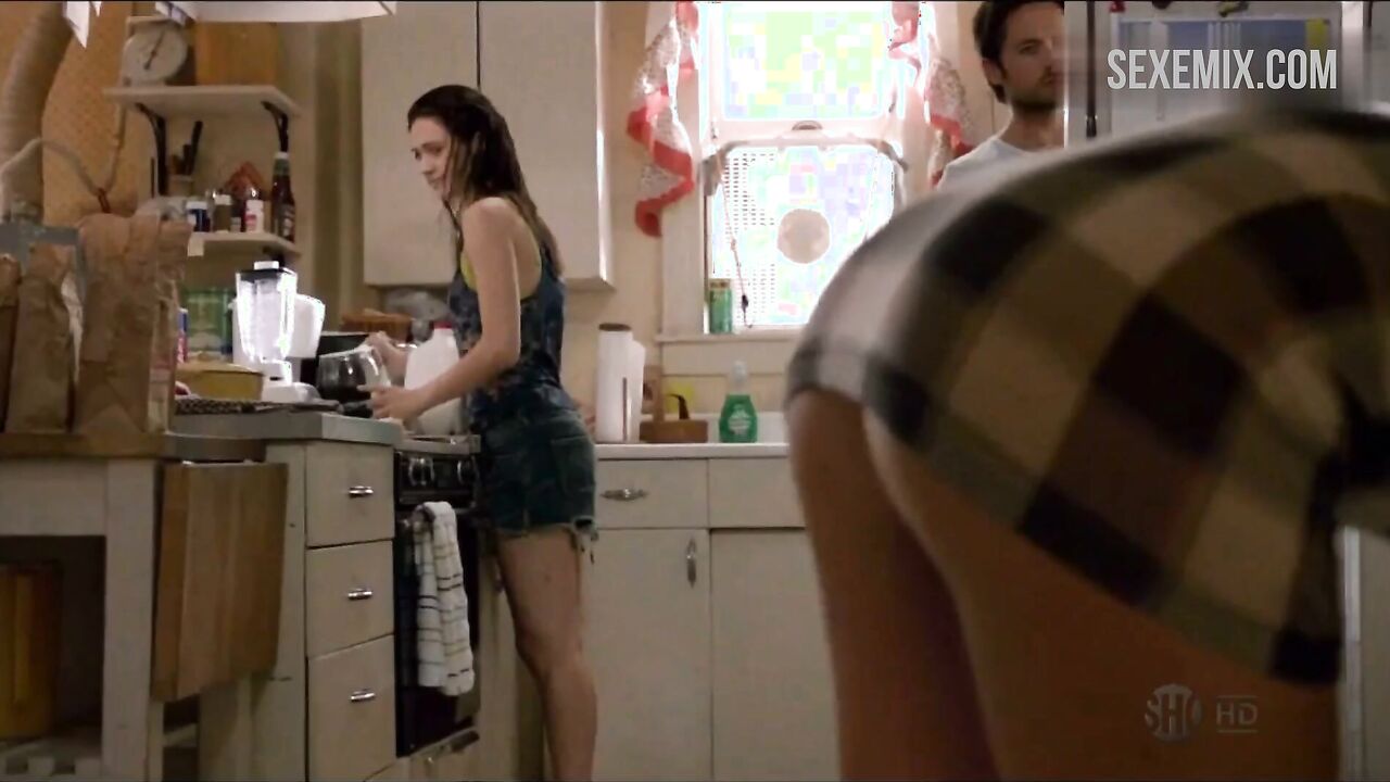 Emma Greenwell went into the kitchen without panties, scene in Shameless