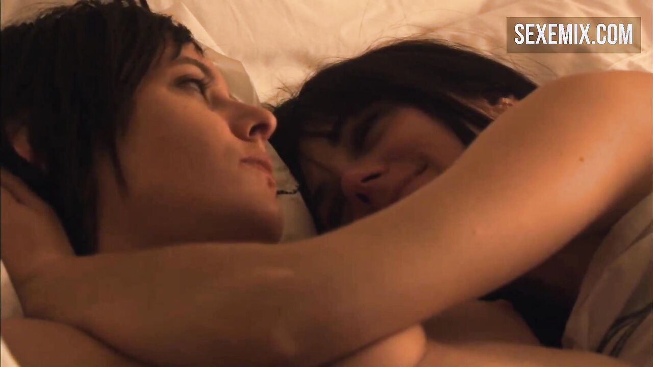 Katherine Moennig and Mia Kirshner sex scene - the l word