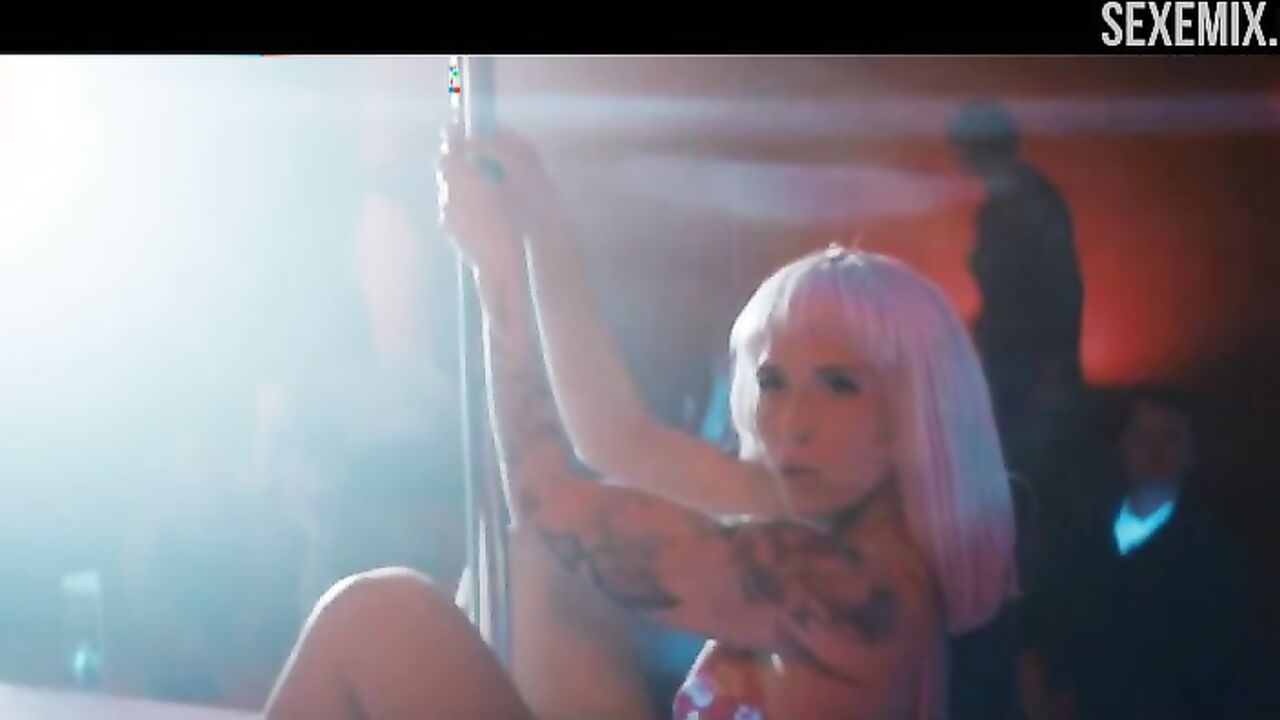 Peri Baumeister pole dance, scene in 9 Tage wach