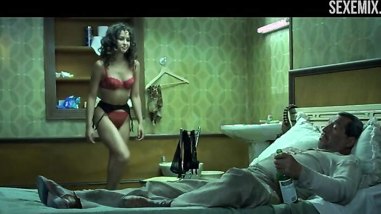 Yoima Valdes in sexy lingerie, scene in 800 balas