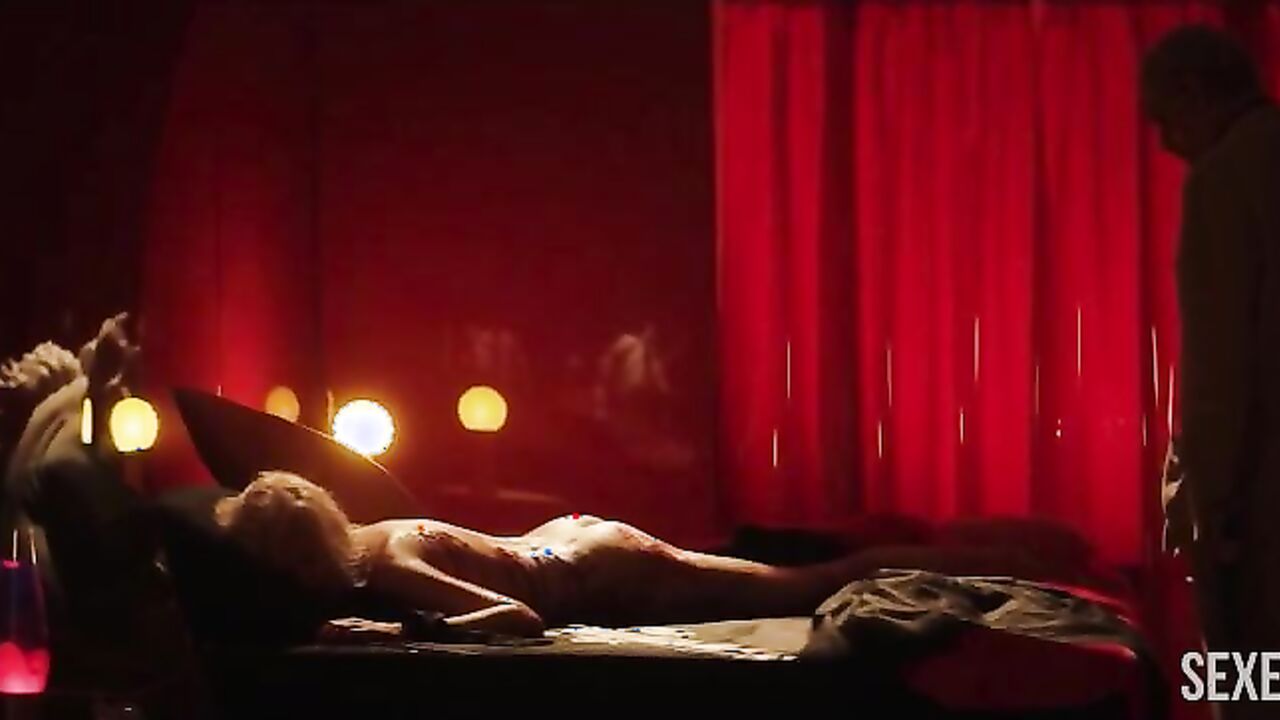 Caterina Shulha (Katsiaryna Shulha) Erotic scene in L'uomo del labirinto