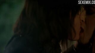 Katherine Moennig and Katherine Moennig kissing - The L Word: Generation Q