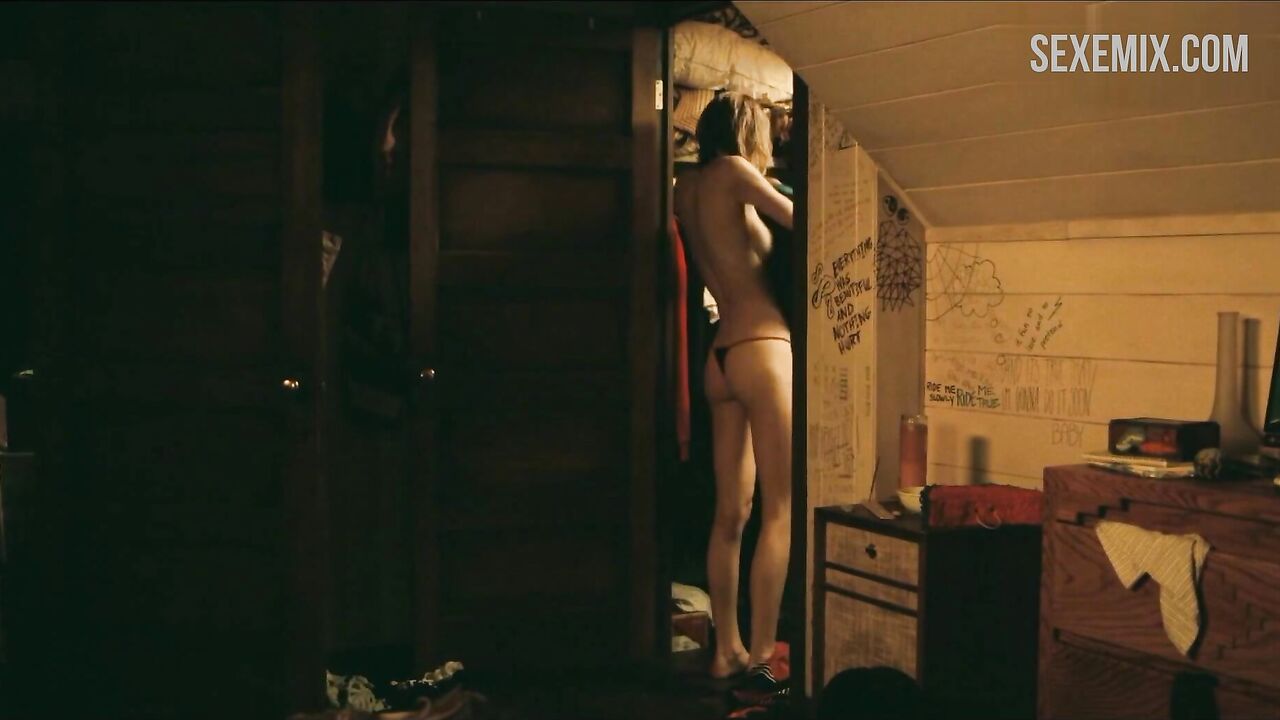 Hunter Schafer in a thong, Sexual scene in Euphoria