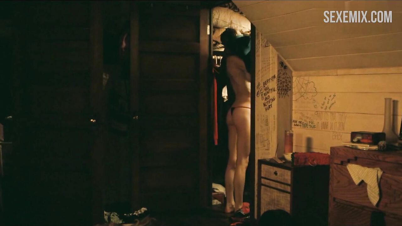 Hunter Schafer in a thong, Sexual scene in Euphoria