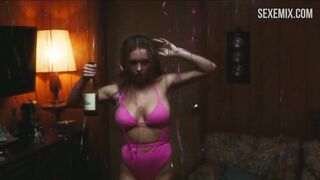 Wunderschöner Sydney Sweeney in einem rosa Bikini, Szene in Euphoria