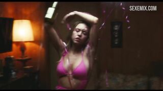 Wunderschöner Sydney Sweeney in einem rosa Bikini, Szene in Euphoria