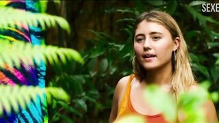 Lia Marie Johnson in pantaloncini sexy, scena in Bayou Caviar (2018)