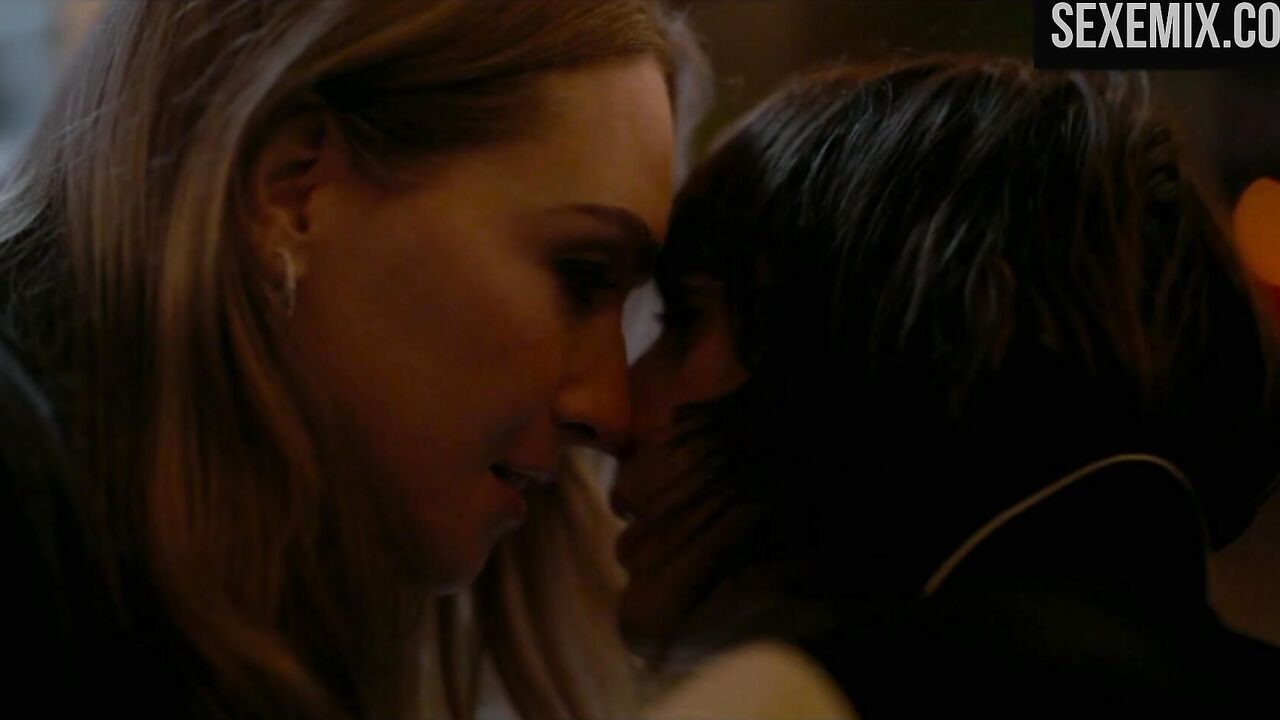 Katherine Moennig and Jamie Clayton kiss scene - The L Word: Generation Q