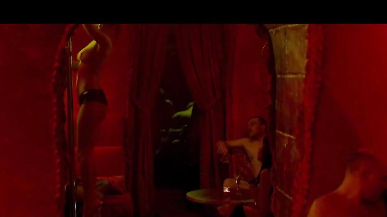 Sabrina Ouazani shows us her ass, erotic scene in De l'autre cote du periph 2012