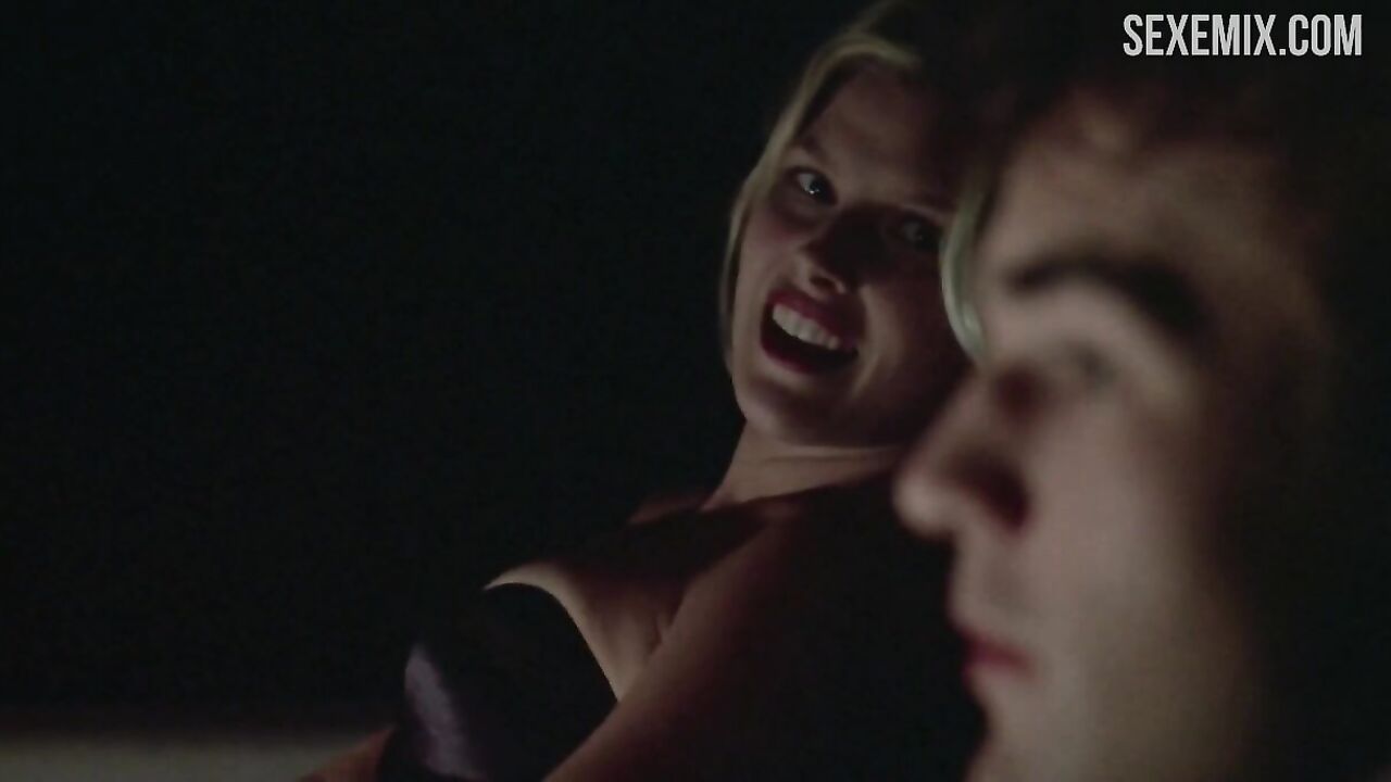 Ali Larter actress is demonstrating the body in underwear here, scene in Varsity Blues (1999)