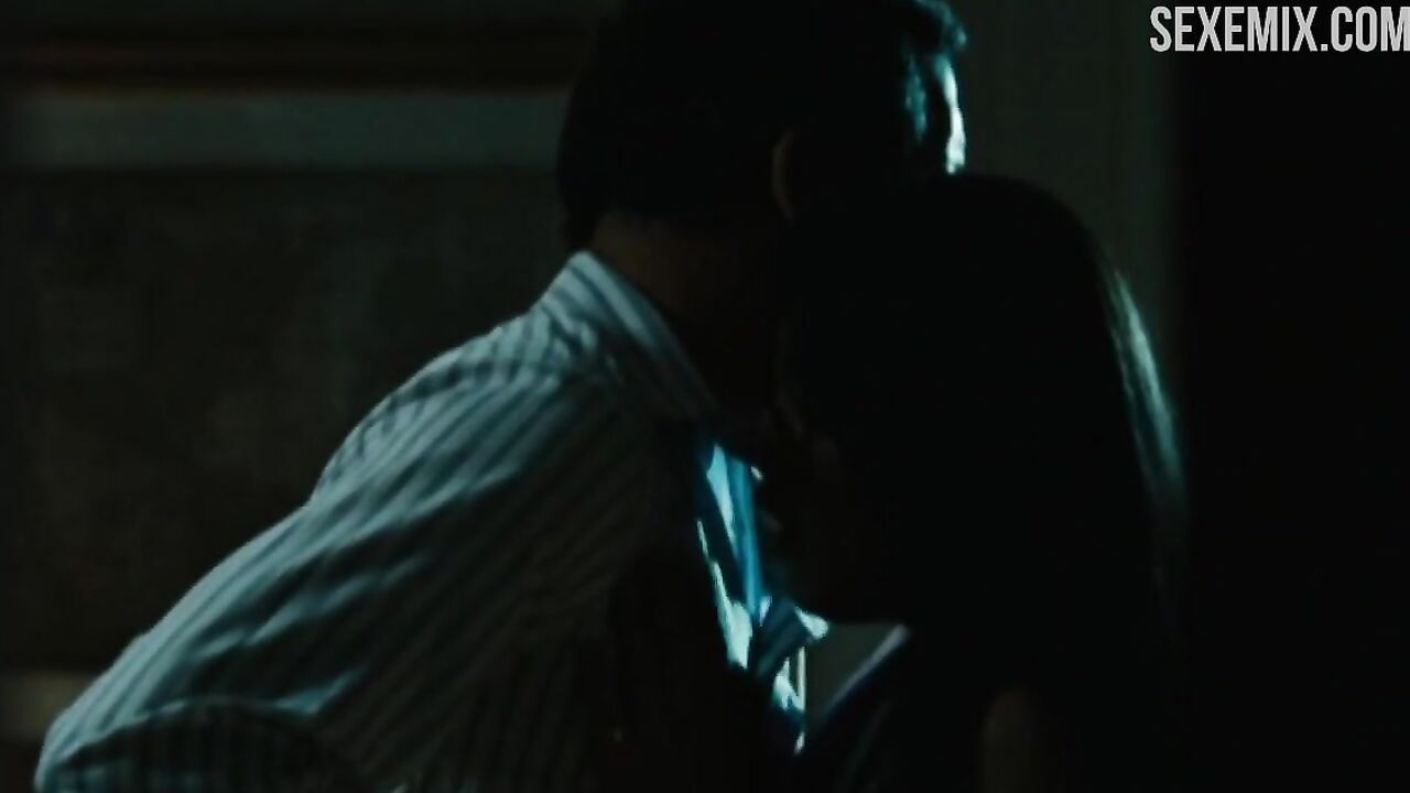 Mariela Vitale sex in table, scene in El nino pez (2009)