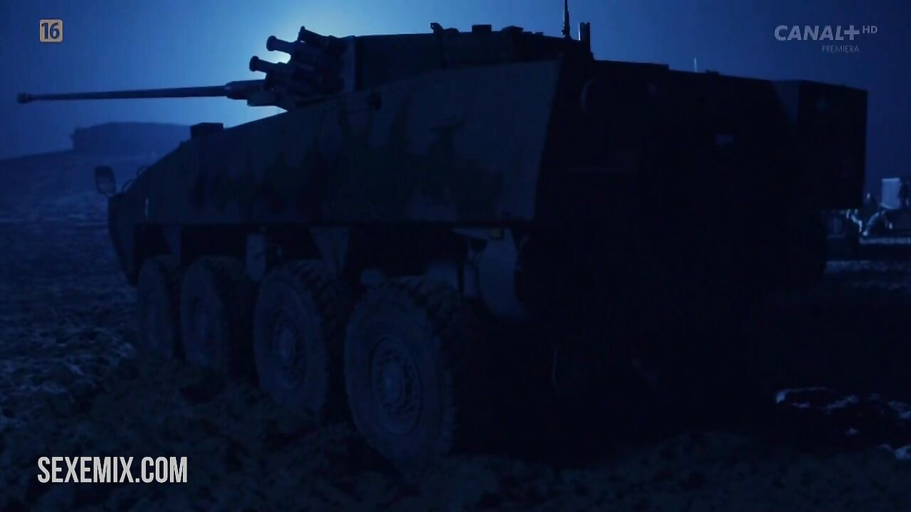 Ilona Ostrovskaya has sex in a tank, in Misja Afganistan (2012)