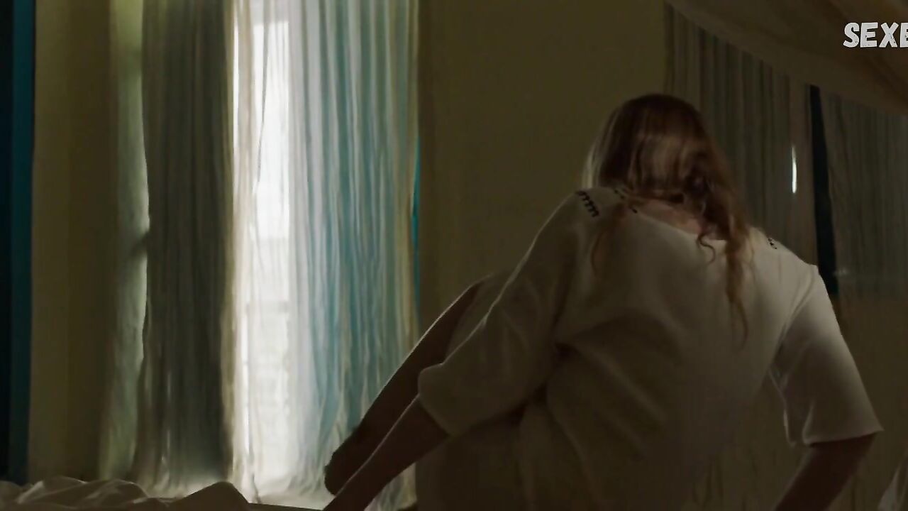 Dakota Fanning sexy, interacial scene in Sweetness in the Belly (2019)