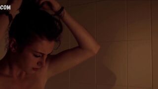 Penny Jenkinson sexy, dans la salle de bain, scène dans baSukkel voor de Liefde (2014)