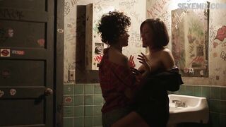 Mishel Prada and Roberta Colindrezs Lesbian Sex - Vida s02e10 (2019)