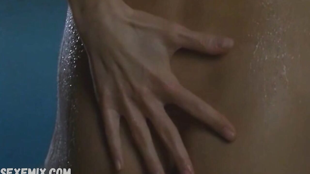 Alexandra Finder demonstrate naked breasts, in Eine unter Tausend (2004)