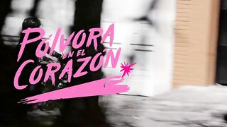 Andrea Henry, Vanessa Hernandez, escena lésbica en Polvora en el corazón (2019)