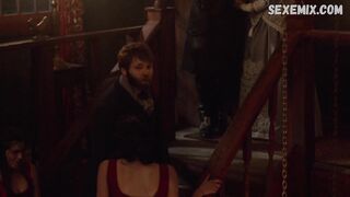 Shelby Lang mostra il culo nudo, scena in Salem s03e08 2017