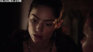 Elise Eberle は裸で、Salem s01e06 (2014) のシーン