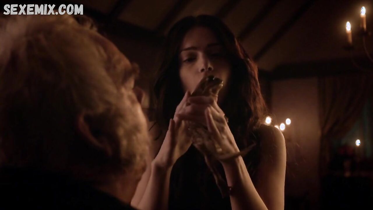 Hot Janet Montgomery, sexy scene in Salem s01e01 2014