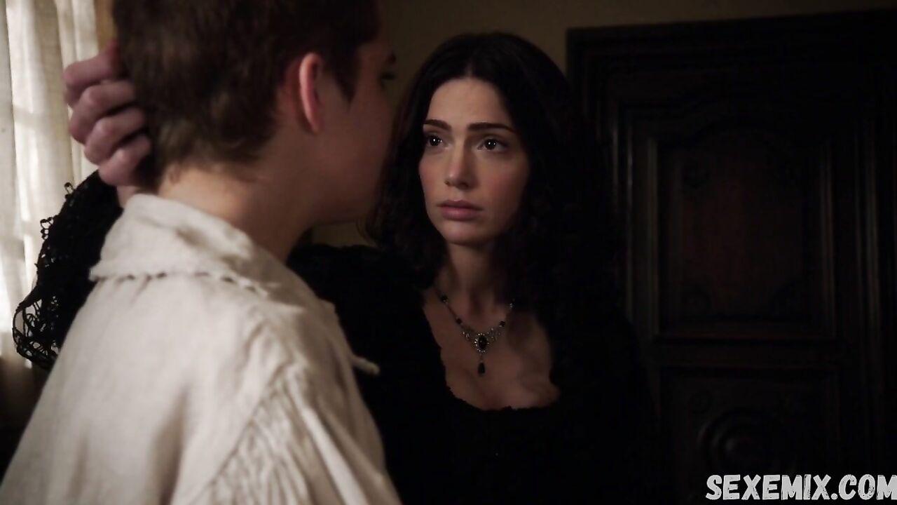 Janet Montgomery lesbian kiss, scene in Salem 2014