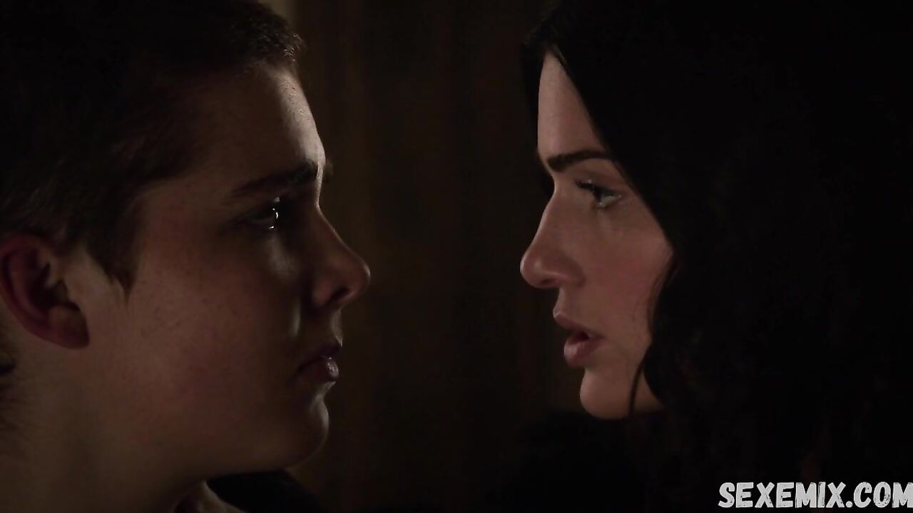 Janet Montgomery lesbian kiss, scene in Salem 2014