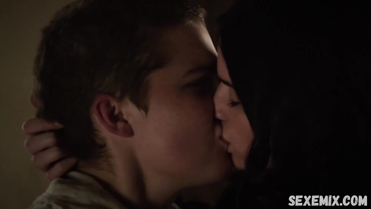 Janet Montgomery lesbian kiss, scene in Salem 2014