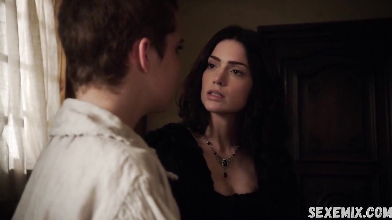 Janet Montgomery lesbian kiss, scene in Salem 2014