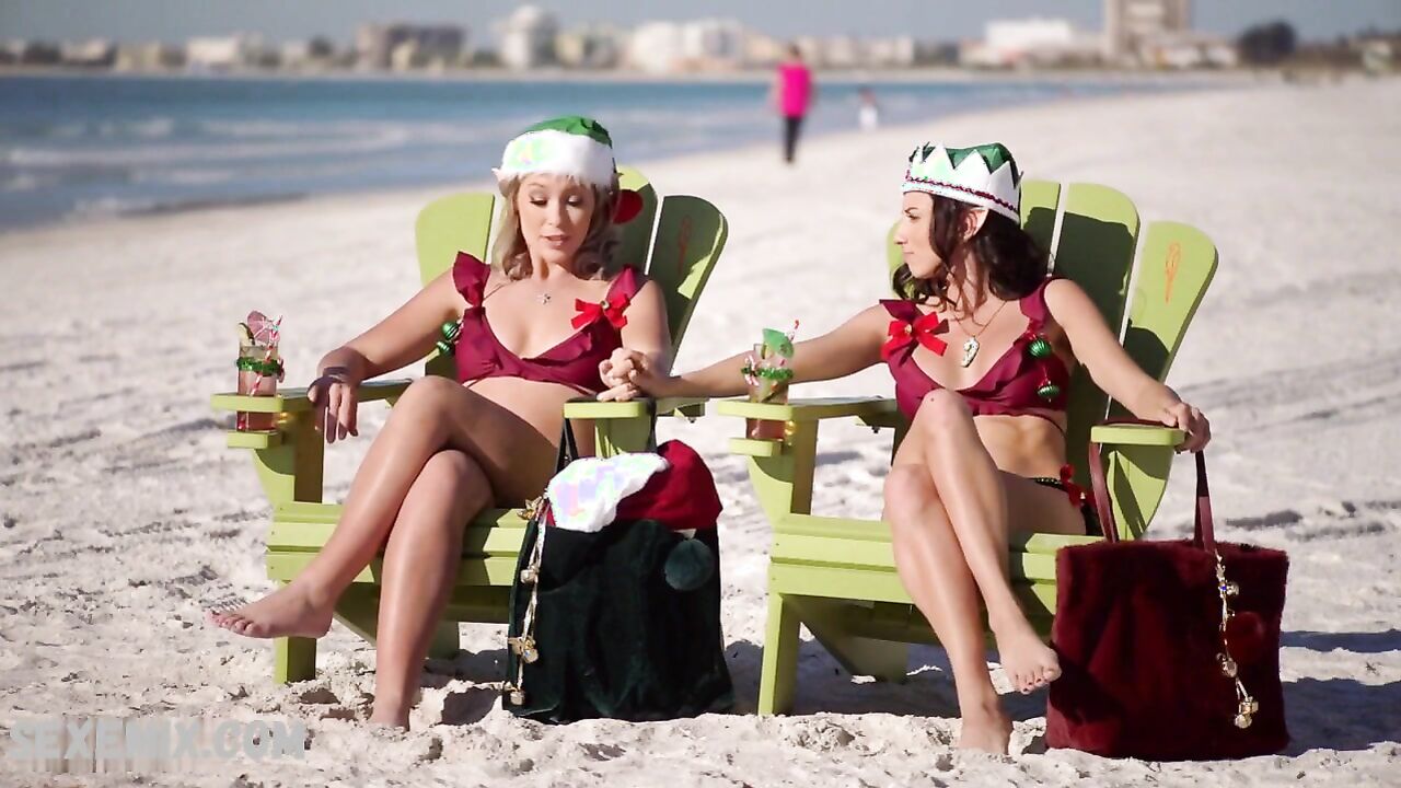 Brielle Carter, Alea Figueroa sexy, scene in Elfette Saves Christmas (2019)