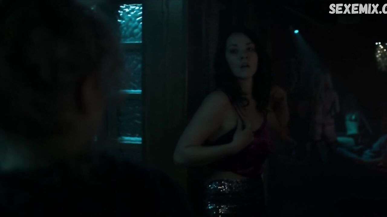 Mariana Novak has flashed nude tits, scene in Ozark s02e01 (2018)