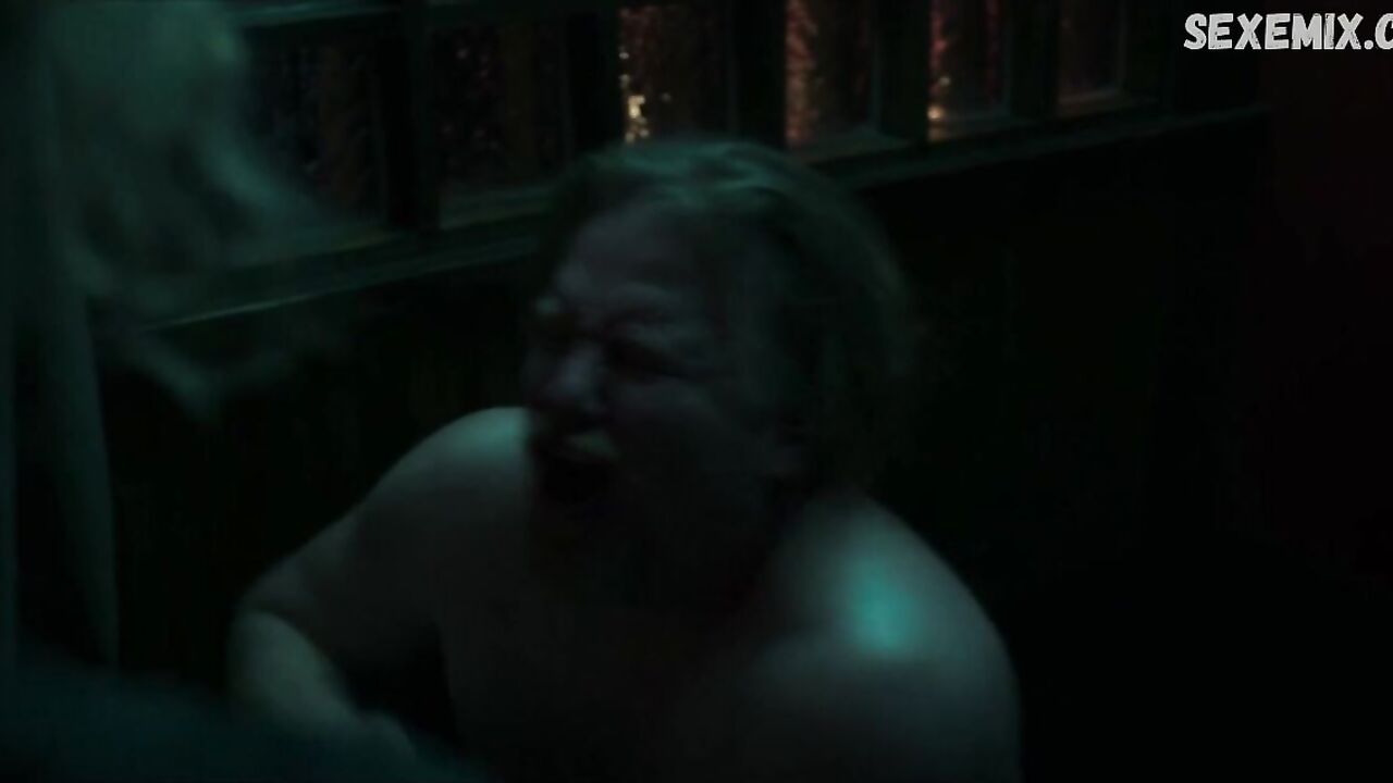 Mariana Novak has flashed nude tits, scene in Ozark s02e01 (2018)