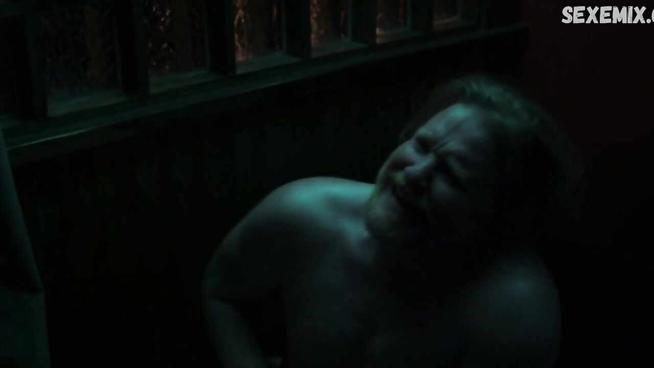 Mariana Novak has flashed nude tits, scene in Ozark s02e01 (2018)