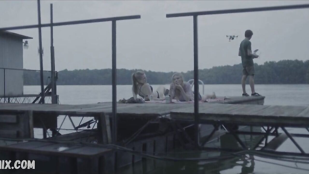 Madison Thompson Bikini, erotische Szene in Ozark 2018