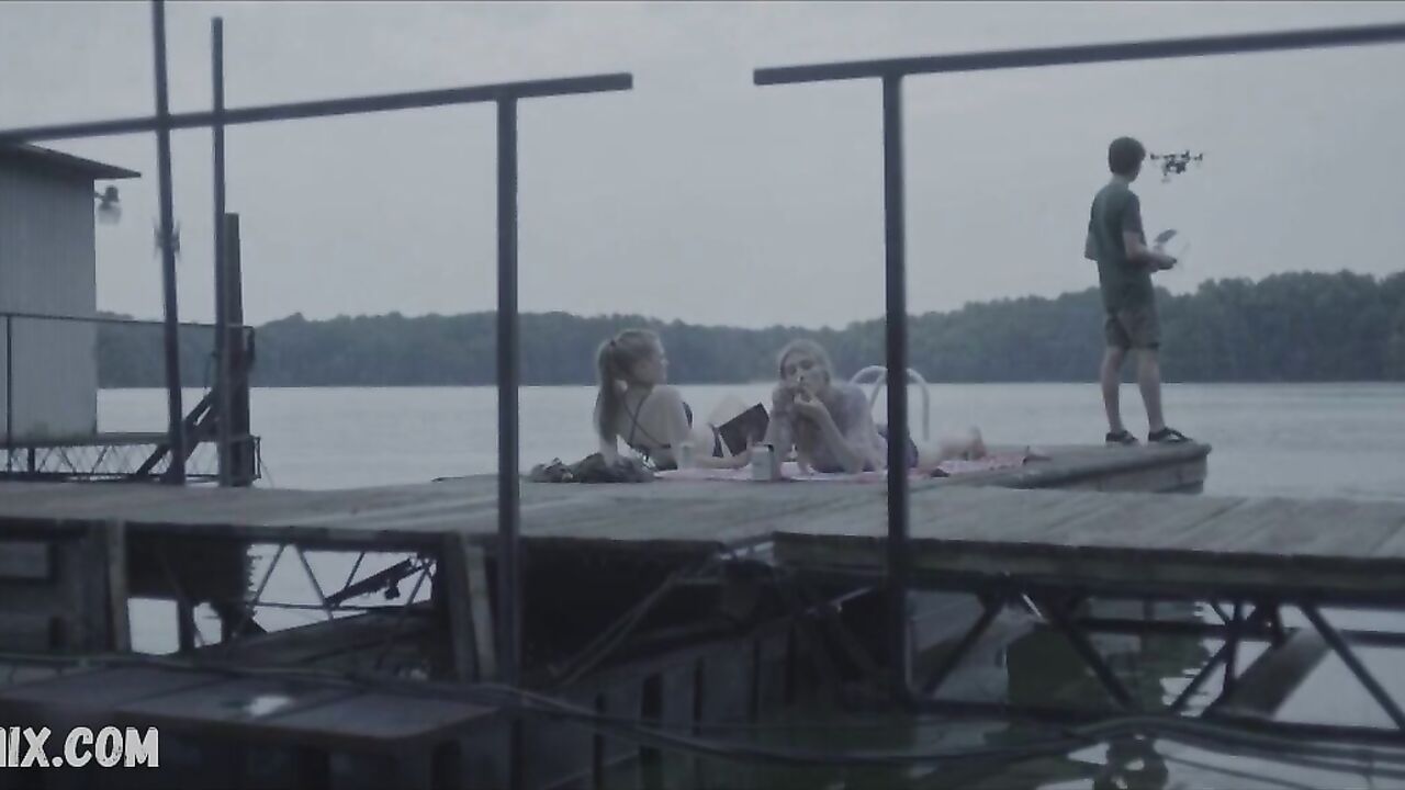 Madison Thompson Bikini, erotische Szene in Ozark 2018