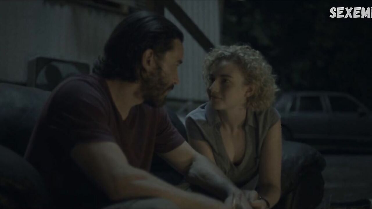 Julia Garner sexy, missionary style scene in Ozark s03e06e08 (2020)