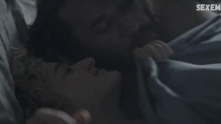 Julia Garner sexy, cena de estilo missionário em Ozark s03e06e08 (2020)