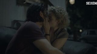 Julia Garner sexy, cena de estilo missionário em Ozark s03e06e08 (2020)