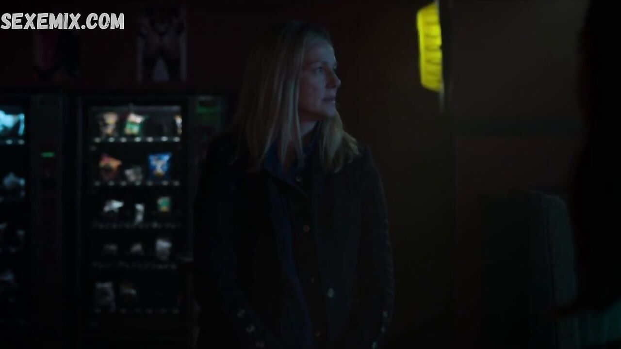 Kiley Casciano dancing striptease, scene  Ozark s02e02 (2018)