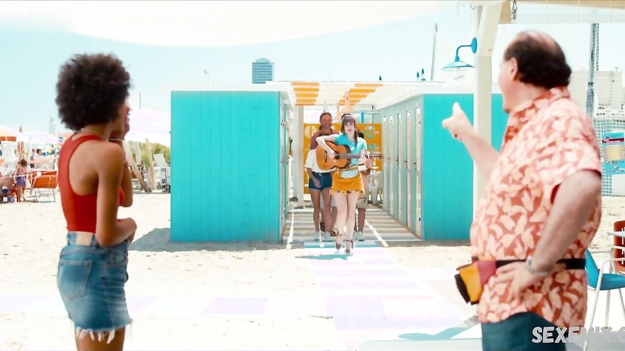 Rebecca Coco Edogamhe sexy, Szene am Strand Summertime s01e05 (2020)